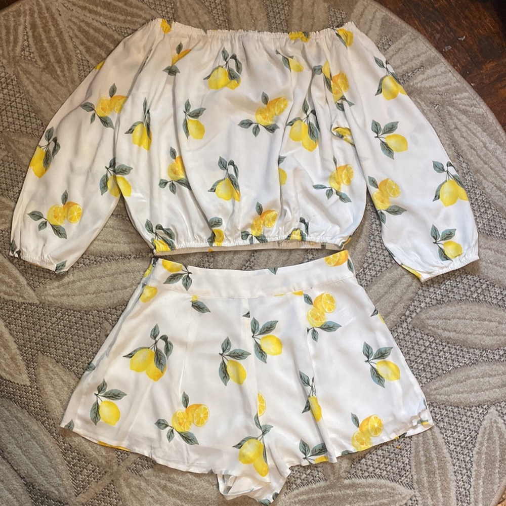 F21 Lemon Print Shorts Set - Picture 7 of 7